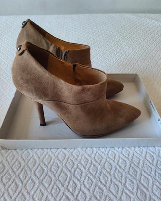 Scarpa tronchetto con tacco Guess taglia 38