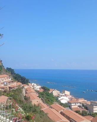 Acqualadrone, trivani con veranda