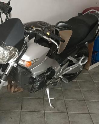 Suzuki gsr 600