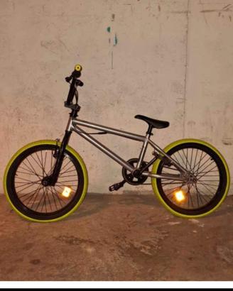 bicicletta bmx 