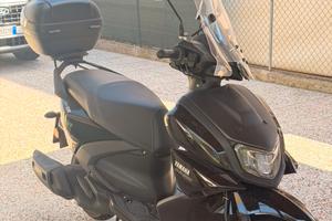 Moto Yamaha Ray ZR 12