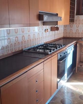 CUCINA con elettrodomestici