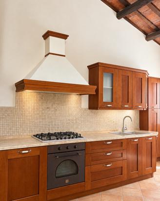 Veneta Cucine Memory legno massello e travertino