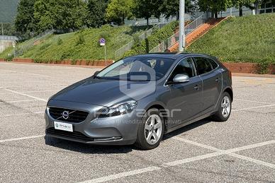 VOLVO V40 D3 Momentum