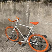 Bicicletta scatto fisso