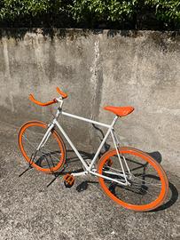 Bicicletta scatto fisso