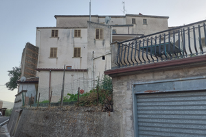 Appartamento rustico e grande Garage a Galluccio