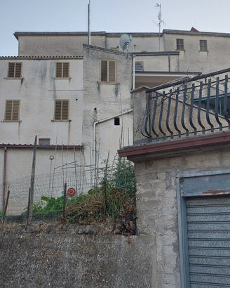 Appartamento rustico e grande Garage a Galluccio