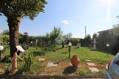 PORZIONE DI BIFAMILIARE A PISTOIA