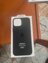 Cover iphone 13 in silicone con magsafe