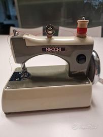 Macchina x cucire Necchi vintage