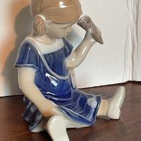 Royal Copenhagen,Elsa mangia il gelato.