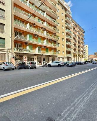 Box / Garage di 245 m² a Catania