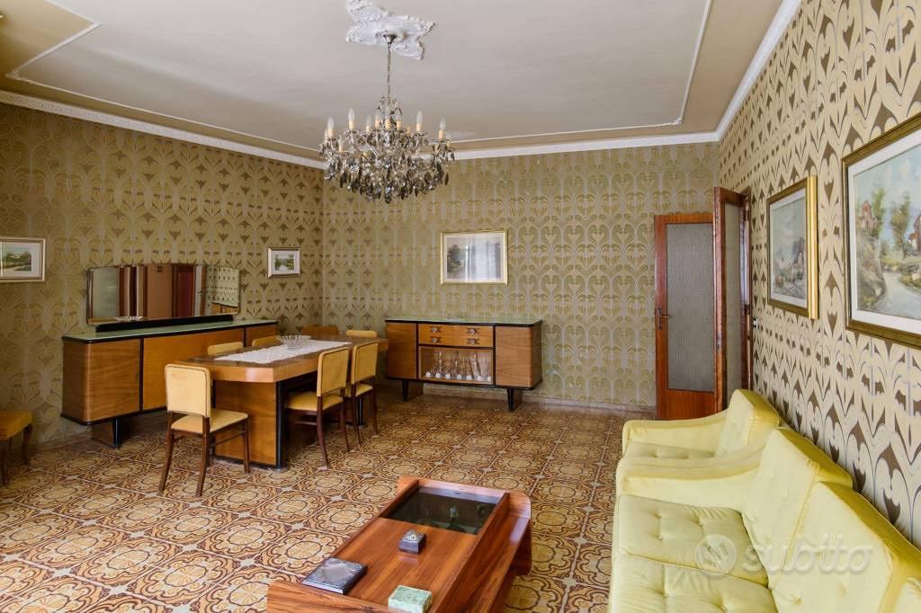 Appartamento di 174 m² con più di 5 locali a Ragus - Altro
