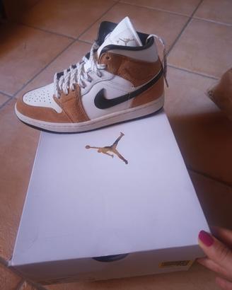AIR JORDAN 1 MID