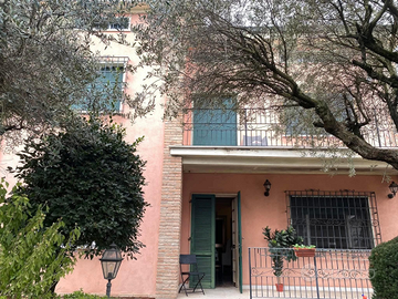 Casa singola con capannone