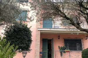 Casa singola con capannone