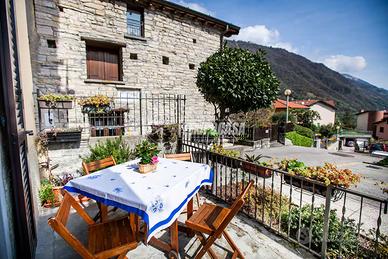 TRILOCALE CON TERRAZZO E VISTA LAGO