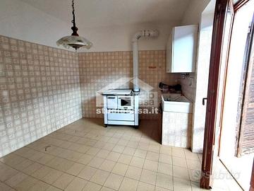 GRANDE 3 CAMERE CON GIARDINO PRIVATO DI 150 MQ