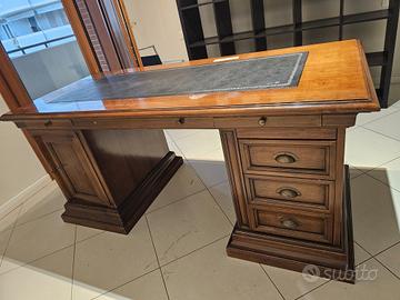 scrivania inglese ,piano in pelle