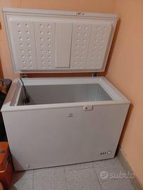 Congelatore a pozzetto INDESIT OFNAA250 M