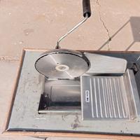 Affettatrice a mano in acciaio inox