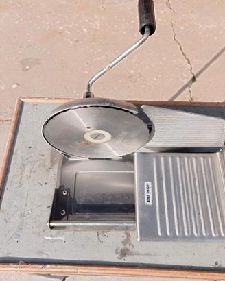 Affettatrice a mano in acciaio inox