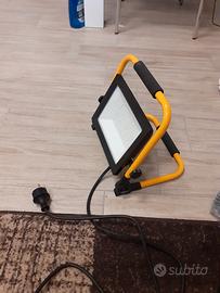 faro LED da cantiere