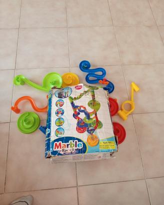 gioco circuito per biglie