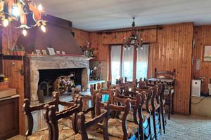 Chiampo grande appartamento con 3 camere matrimoni