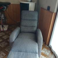 Poltrona con pedaliera manuale