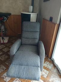 Poltrona con pedaliera manuale