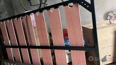 Letto matrimoniale con doghe