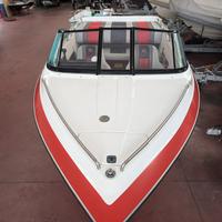 Barca fuoribordo glastron