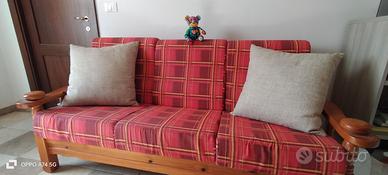 Divano 3 posti legno massello. (Demar, Pordenone).