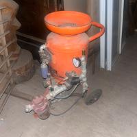 Sabbiatrice a pressione professionale su carrello