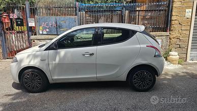 Lancia Ypsilon 1.0 Hybrid 70 CV (2021)