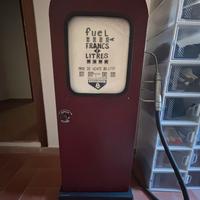 Mobile contenitore a forma di pompa di benzina