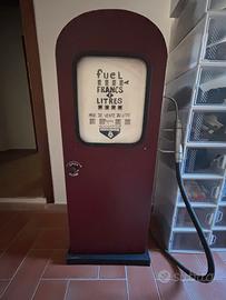 Mobile contenitore a forma di pompa di benzina