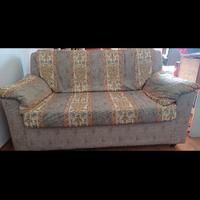 Sofà divano di stoffa molto comodo