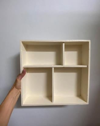 Bacheca da parete in legno a scomparti 35×35 cm
