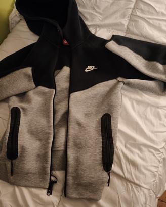 Felpa Nike hi tech, grigi e nera