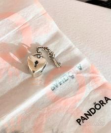 Charm pandora lucchetto a forma di cuore