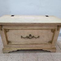 cassapanca in legno dorato