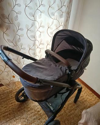 carrozzina che diventa passeggino e ovetto