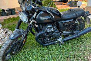 Moto Guzzi v7 stone