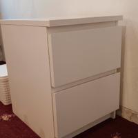 REGAL.O comodino a cassetti 