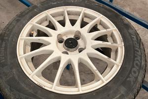 Cerchioni auto R15 con gomme invernali