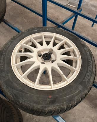 Cerchioni auto R15 con gomme invernali