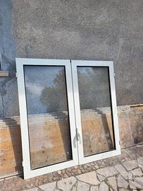 Due pezzi fininestre in Alluminio.